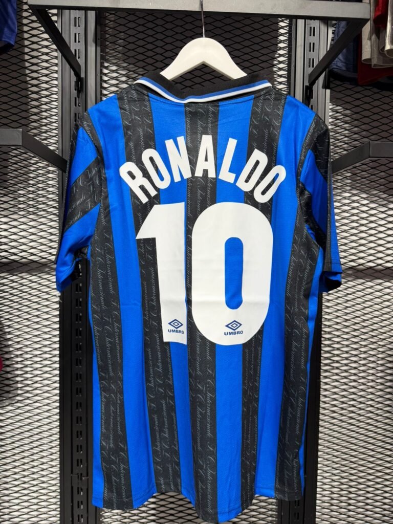 Inter home 1997/98 Ronaldo 10 thumbnail 2