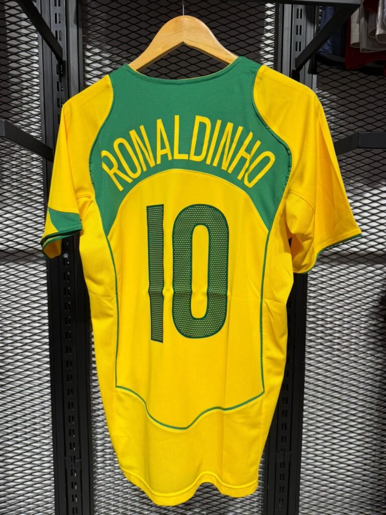 Ronaldinho Jersey Brazil 2004 Total 90 thumbnail 2