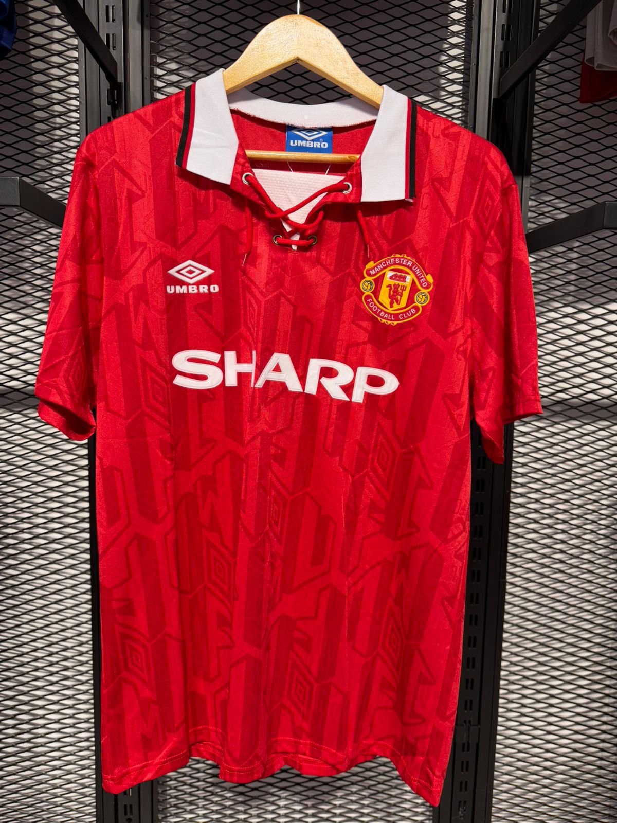WhatsApp Image 2026-05-09 at 11.25.20 (5) Manchester United 1992-94 Retro Home Jersey - Figura 1
