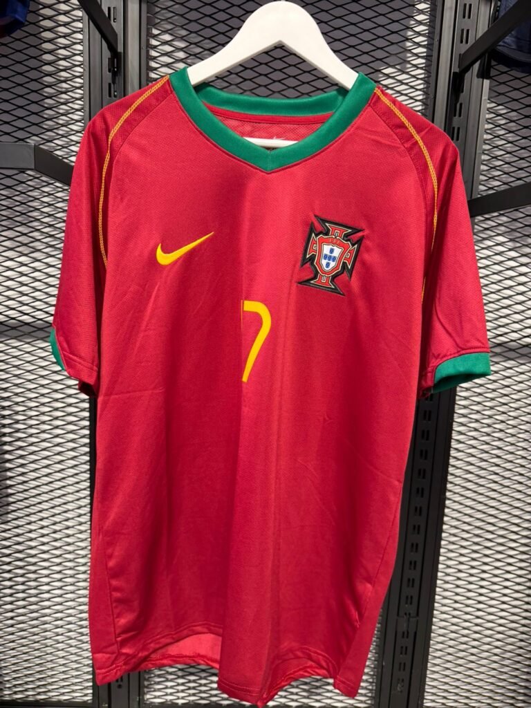 2006-08 Portugal Home Shirt C.Ronaldo 17