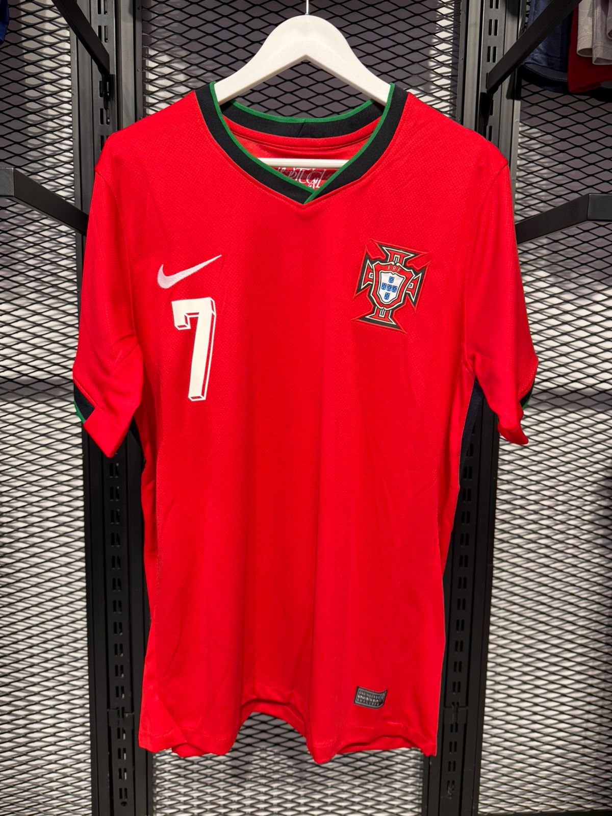 WhatsApp Image 2026-05-09 at 11.25.22 (3) Nike Portugal Home Ronaldo 7 Jersey 2024-2025 - Figura 1