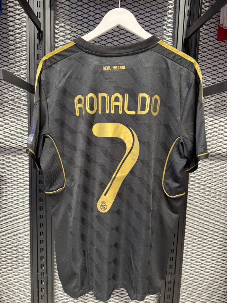 Real Madrid 2011/12 Away Ronaldo 7 thumbnail 2