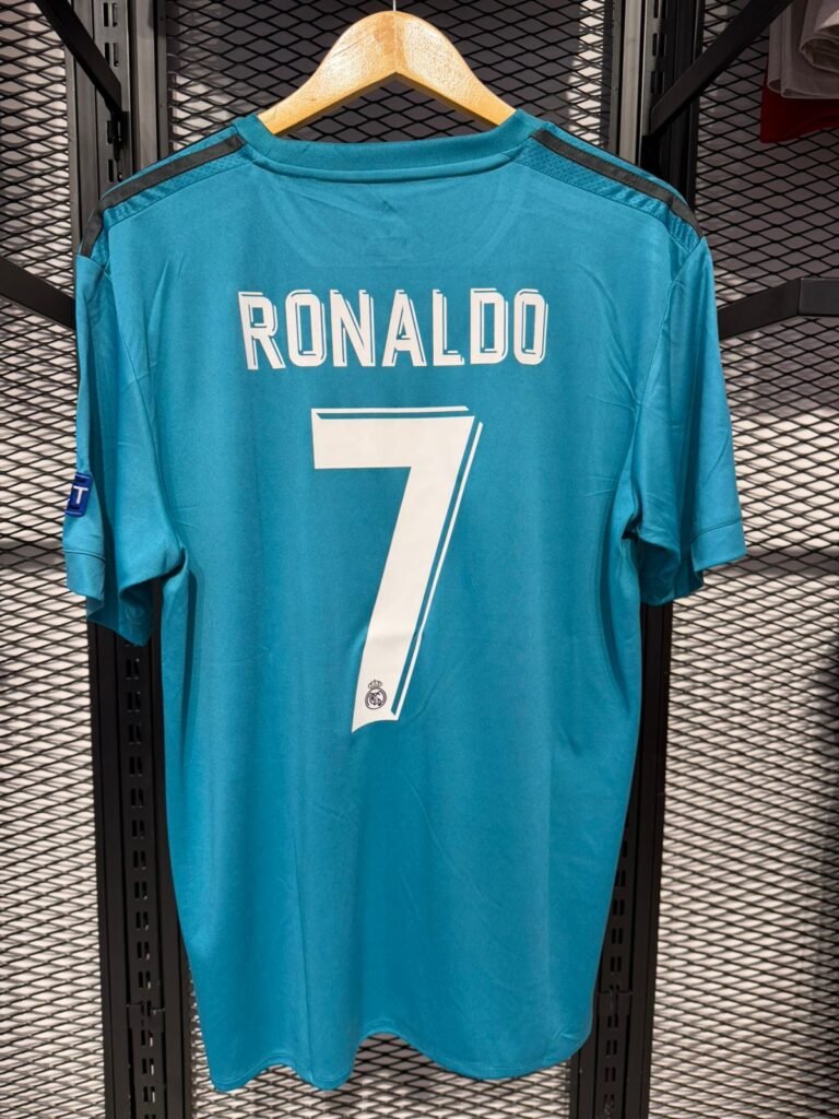 Real Madrid 3rd Shirt 2017/18 RONALDO 7 thumbnail 2