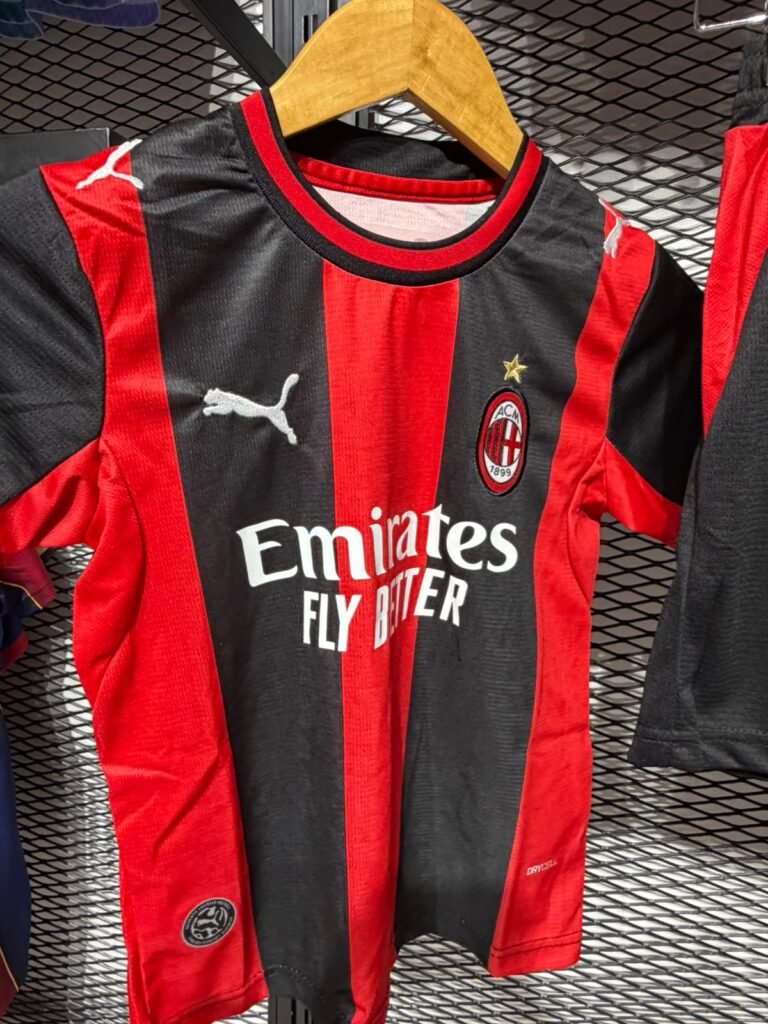 Ac Milan 26/27 home set kids thumbnail 2