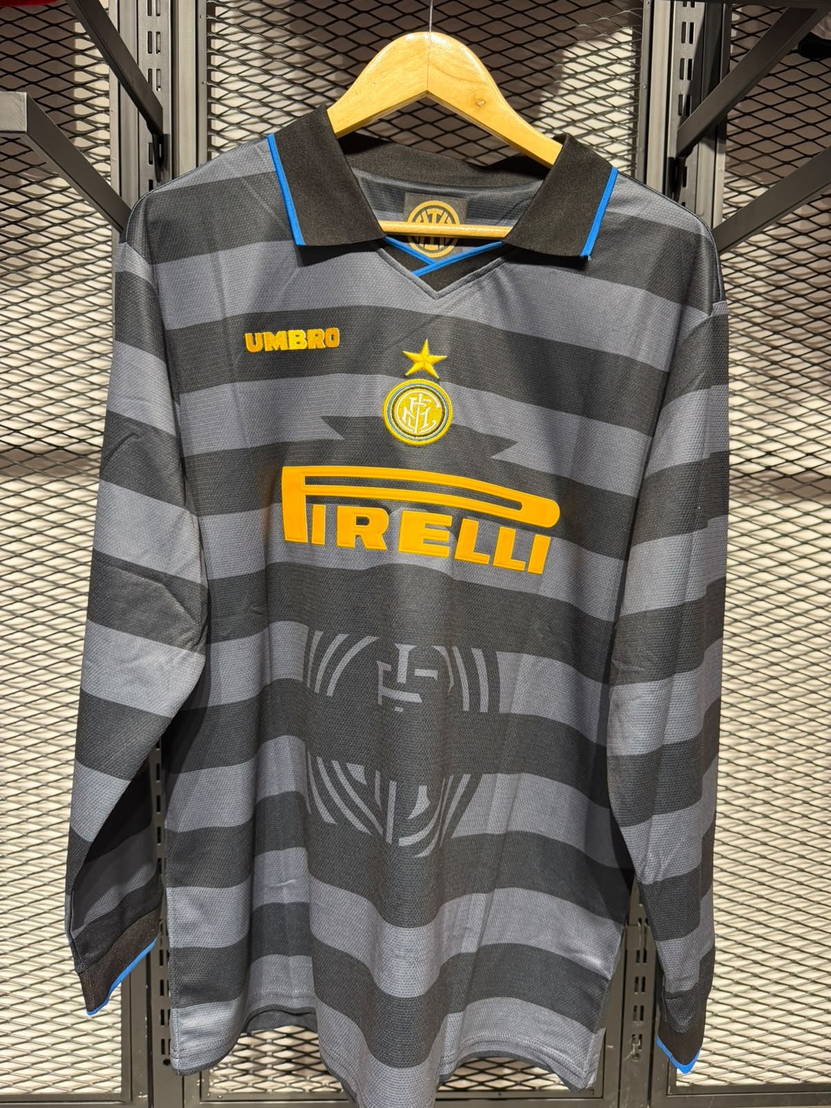 WhatsApp Image 2026-09-29 at 13.57.39 RONALDO 10 Inter 1998 long sleeve - Figura 1