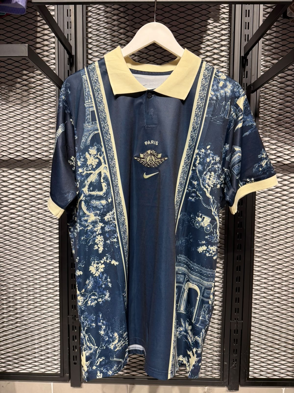 p Paris special edition jersey - Figura 1